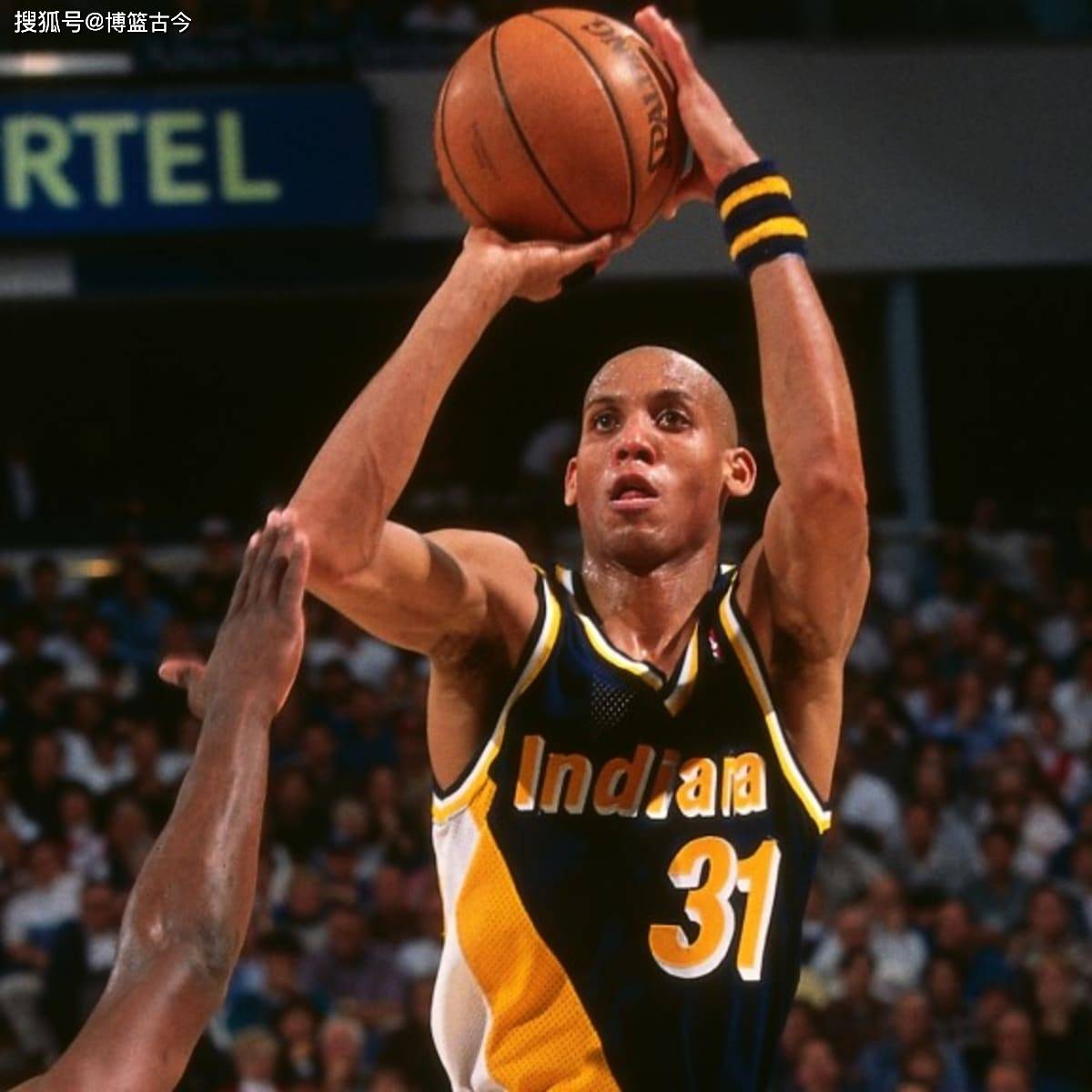 合理利用规则！勇士被切球后丢球权 科尔迅速挑战裁判补吹鹈鹕犯规.